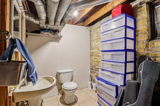 2557 N Gordon PLACE, Milwaukee, WI 53212