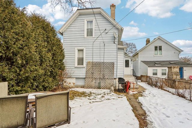 2557 N Gordon PLACE, Milwaukee, WI 53212