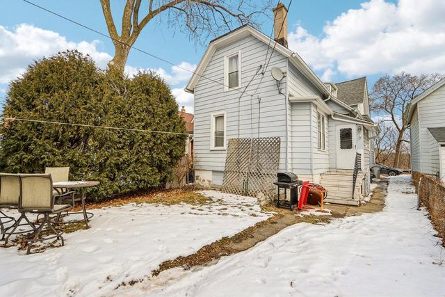 2557 N Gordon PLACE, Milwaukee, WI 53212