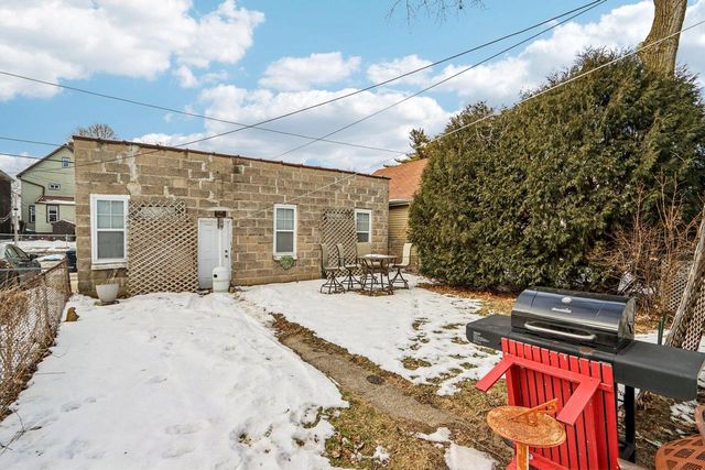 2557 N Gordon PLACE, Milwaukee, WI 53212