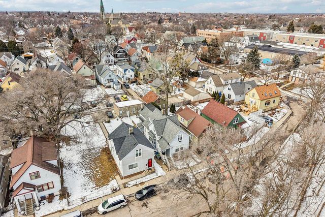 2557 N Gordon PLACE, Milwaukee, WI 53212