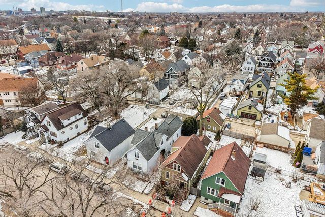 2557 N Gordon PLACE, Milwaukee, WI 53212