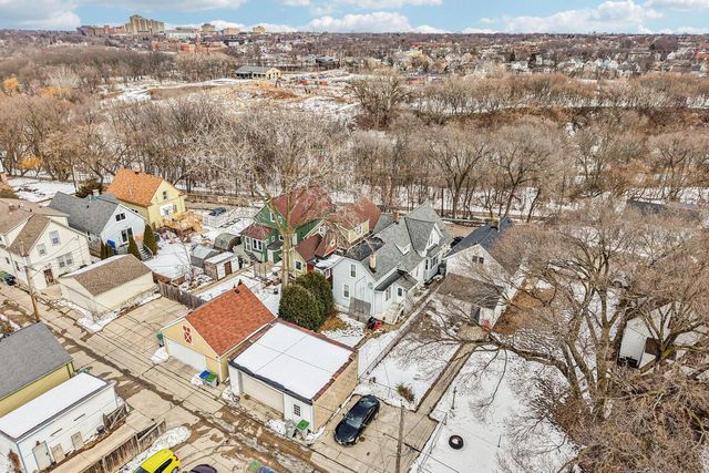 2557 N Gordon PLACE, Milwaukee, WI 53212