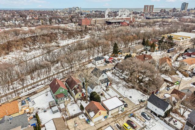 2557 N Gordon PLACE, Milwaukee, WI 53212