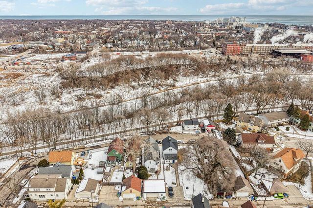 2557 N Gordon PLACE, Milwaukee, WI 53212