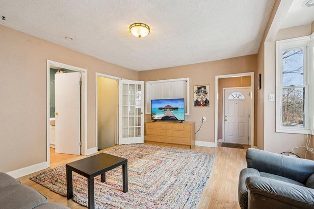 2557 N Gordon PLACE, Milwaukee, WI 53212