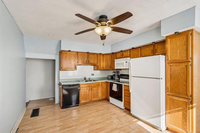 2557 N Gordon PLACE, Milwaukee, WI 53212