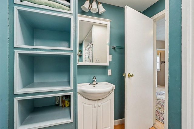 2557 N Gordon PLACE, Milwaukee, WI 53212