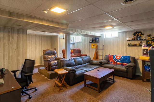3010 Meadow Glen Street, Marion, IA 52302