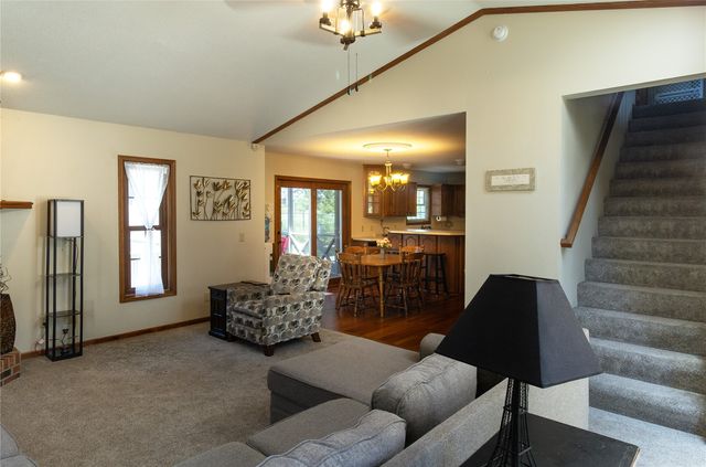 3010 Meadow Glen Street, Marion, IA 52302