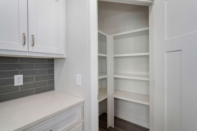 145 S Blazing Star Lane, Nixa, MO 65714