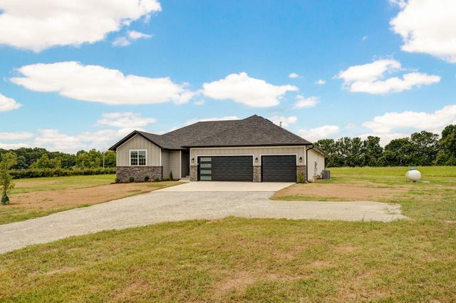 145 S Blazing Star Lane, Nixa, MO 65714