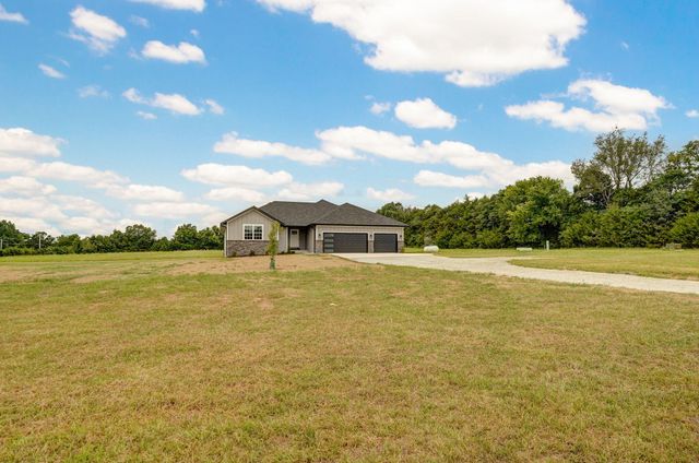 145 S Blazing Star Lane, Nixa, MO 65714