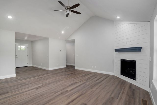 145 S Blazing Star Lane, Nixa, MO 65714