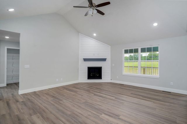 145 S Blazing Star Lane, Nixa, MO 65714