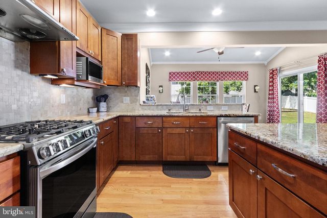 17 REMBRANDT WAY, Mays Landing, NJ 08330