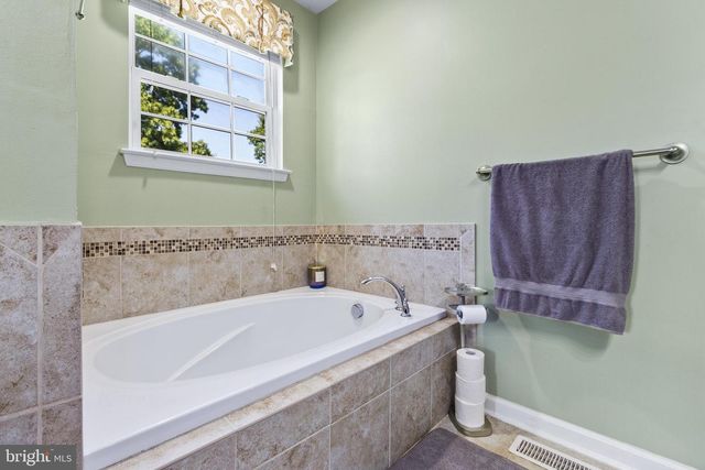 17 REMBRANDT WAY, Mays Landing, NJ 08330