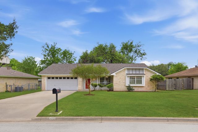 1500 Austin Ave, College Station, TX 77845