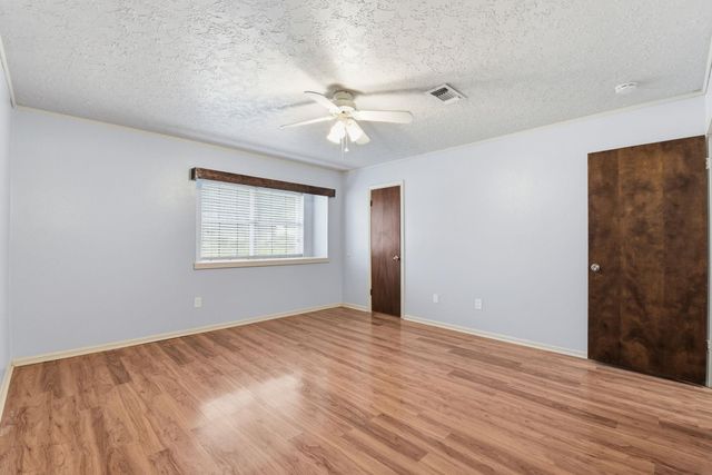 1500 Austin Ave, College Station, TX 77845