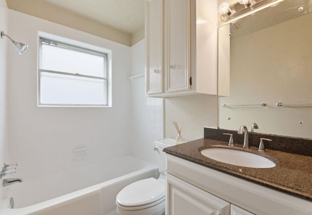 1500 Austin Ave, College Station, TX 77845