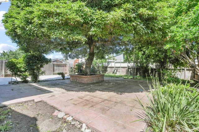 120 Hillcrest Ave, Pittsburg, CA 94565