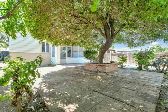 120 Hillcrest Ave, Pittsburg, CA 94565