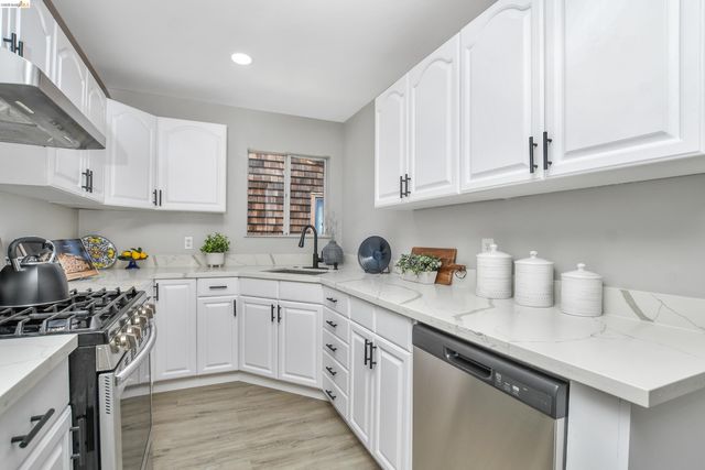 120 Hillcrest Ave, Pittsburg, CA 94565