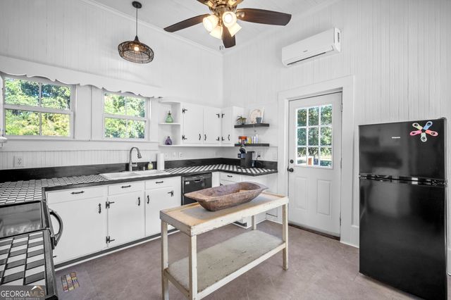 295 S Lewis Street, Metter, GA 30439