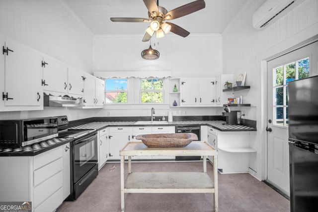 295 S Lewis Street, Metter, GA 30439