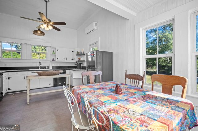 295 S Lewis Street, Metter, GA 30439