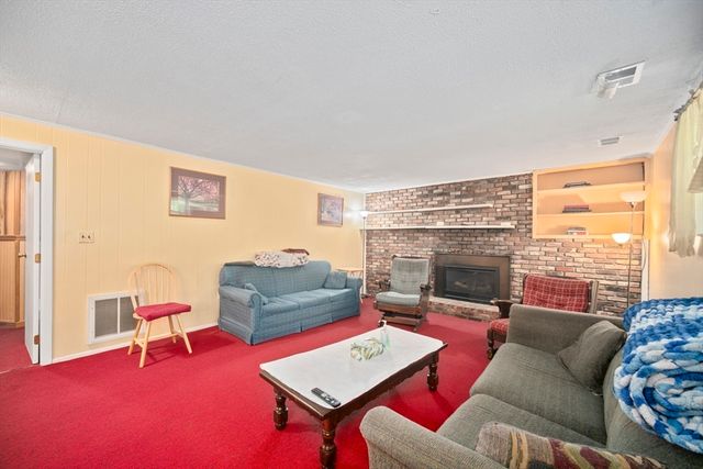 109 Darby Rd, Brockton, MA 02302