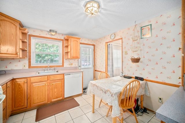 109 Darby Rd, Brockton, MA 02302