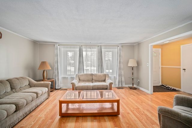109 Darby Rd, Brockton, MA 02302