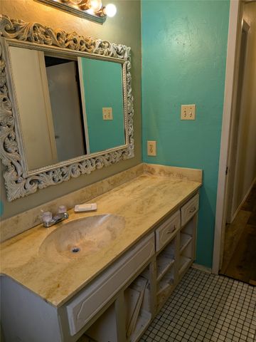 7501 Acapulco Road, Fort Worth, TX 76112