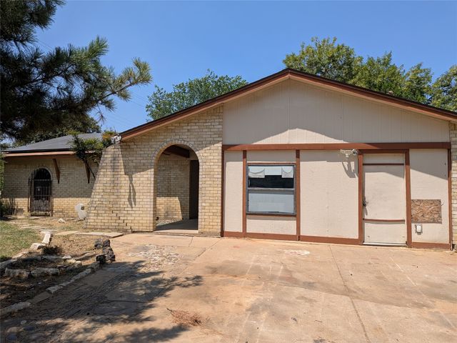7501 Acapulco Road, Fort Worth, TX 76112