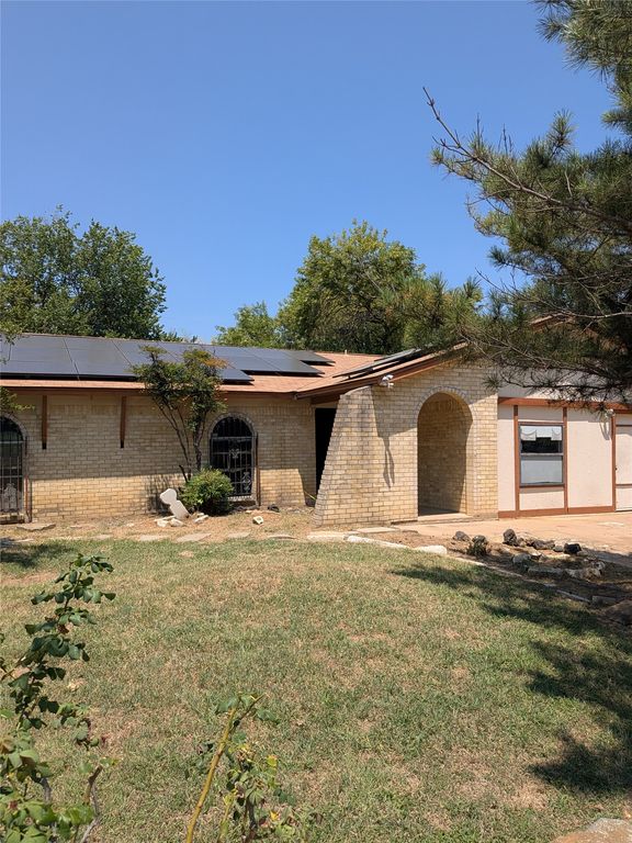 7501 Acapulco Road, Fort Worth, TX 76112