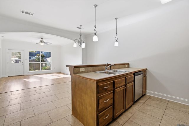 10633 Florida Blvd, Walker, LA 70785