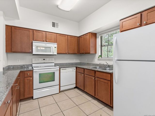 6160 Eckhert Rd Apt 1718, San Antonio, TX 78240