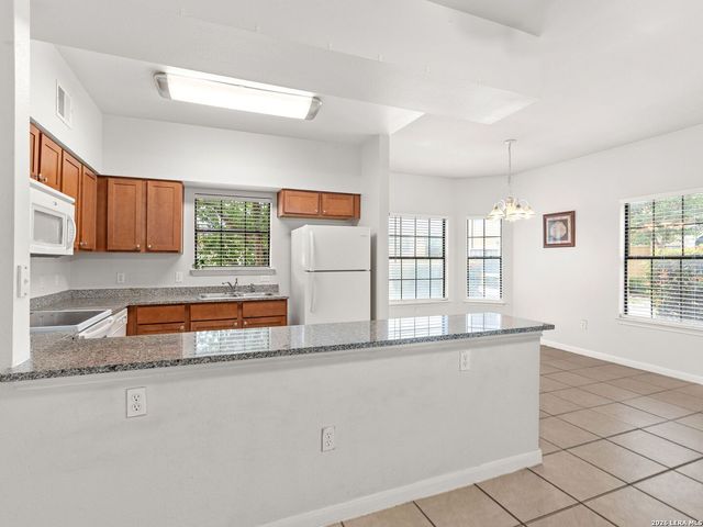6160 Eckhert Rd Apt 1718, San Antonio, TX 78240