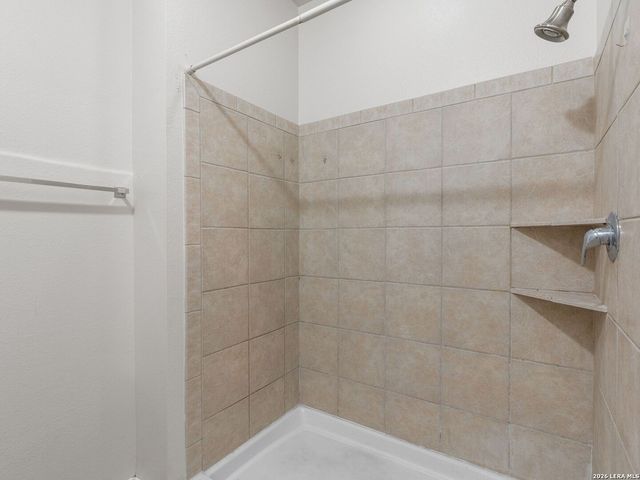 6160 Eckhert Rd Apt 1718, San Antonio, TX 78240