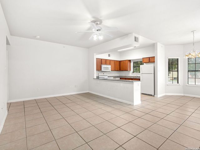 6160 Eckhert Rd Apt 1718, San Antonio, TX 78240