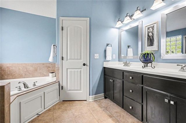 19710 NE 197th Terrace, Smithville, MO 64089