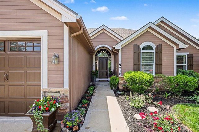 19710 NE 197th Terrace, Smithville, MO 64089
