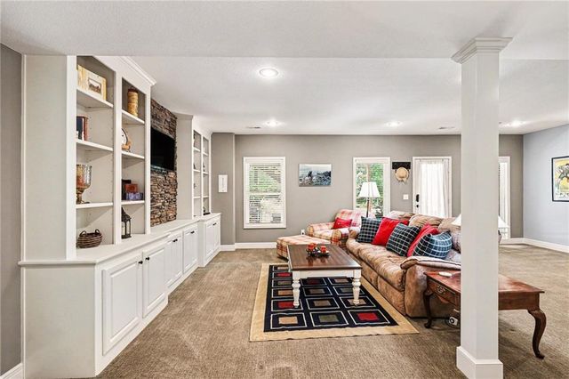 19710 NE 197th Terrace, Smithville, MO 64089
