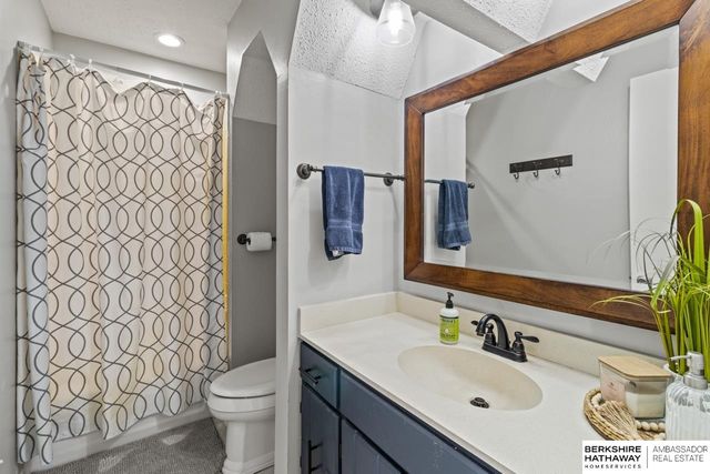 10830 Taylor Street, Omaha, NE 68164