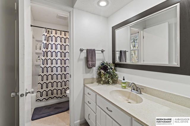 10830 Taylor Street, Omaha, NE 68164