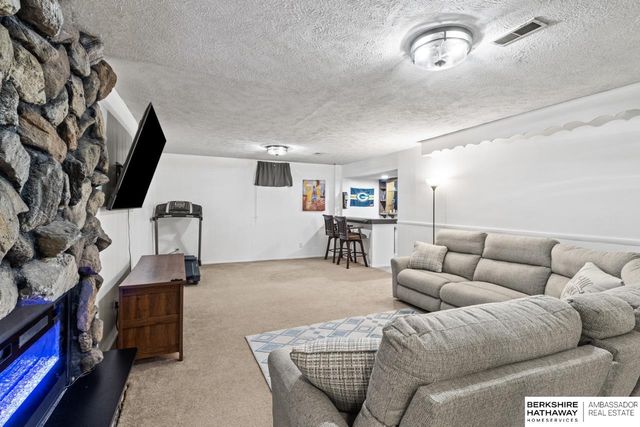 10830 Taylor Street, Omaha, NE 68164