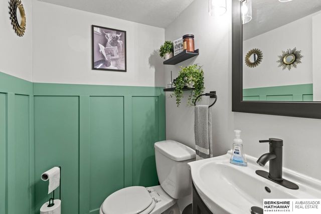 10830 Taylor Street, Omaha, NE 68164