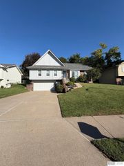 10830 Taylor Street, Omaha, NE 68164
