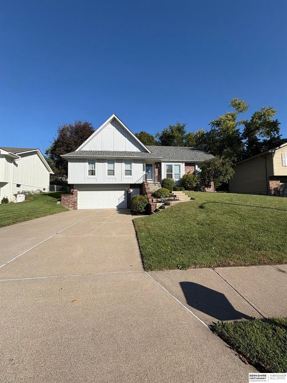 10830 Taylor Street, Omaha, NE 68164
